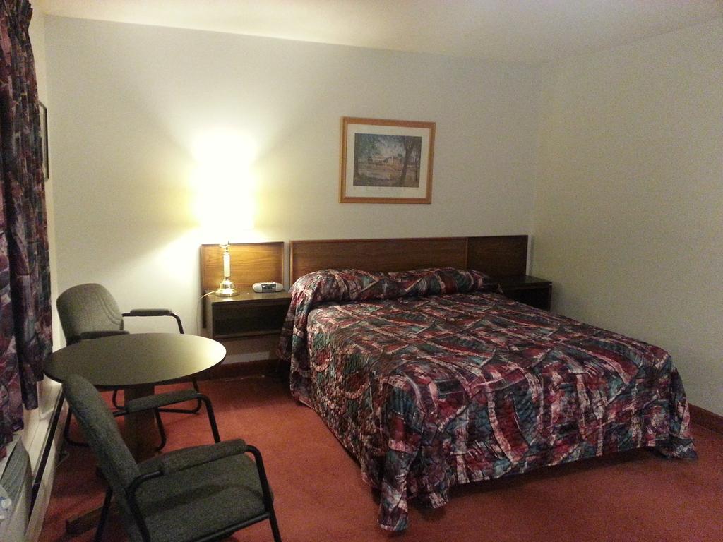 Park Motel Tisdale Room photo