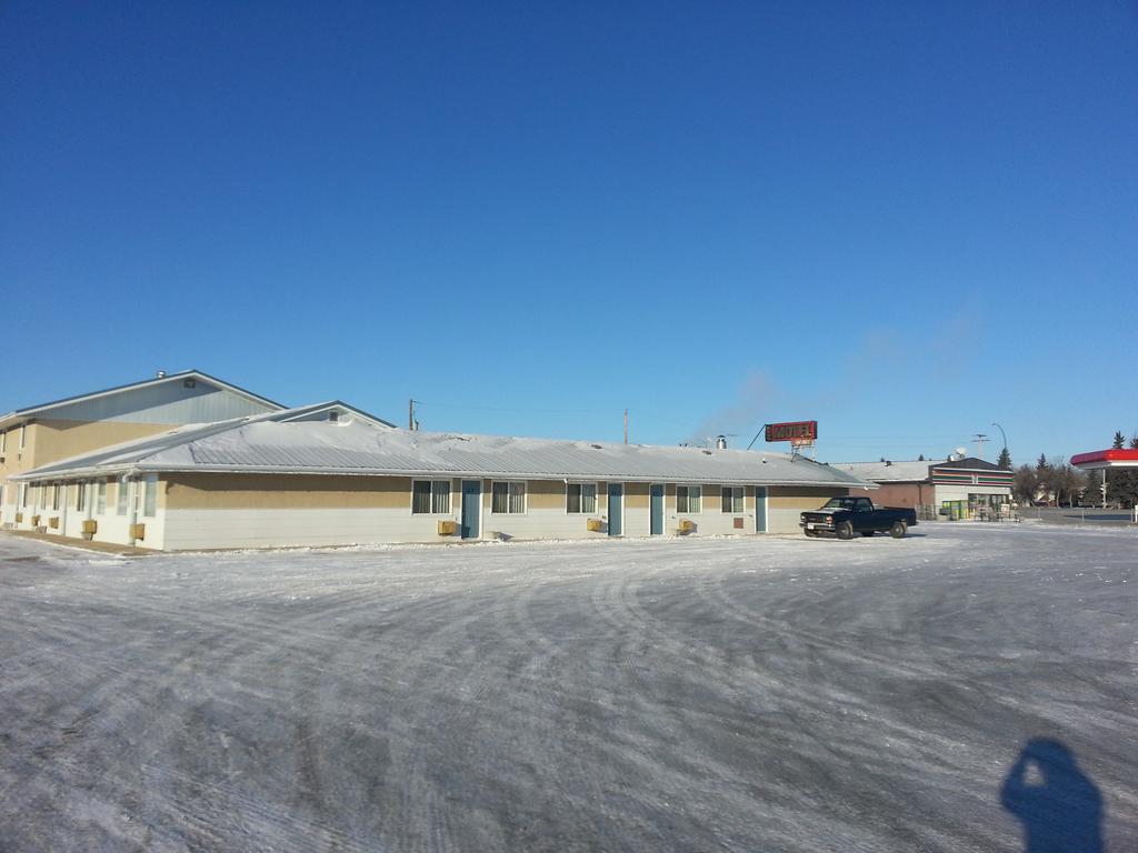 Park Motel Tisdale Exterior photo