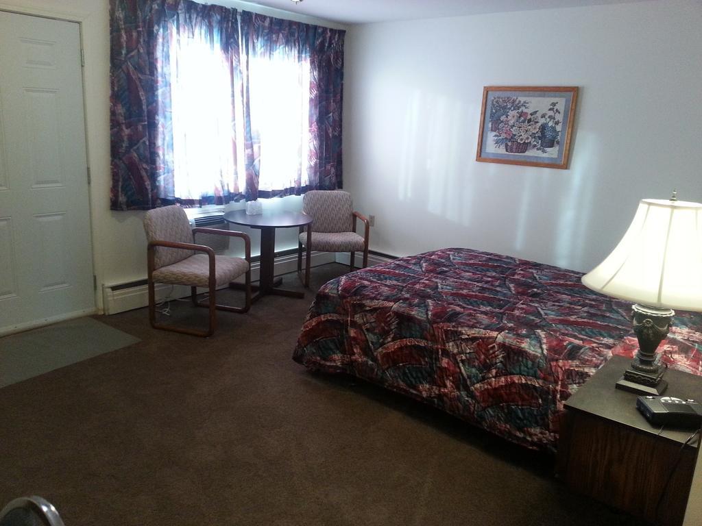 Park Motel Tisdale Room photo