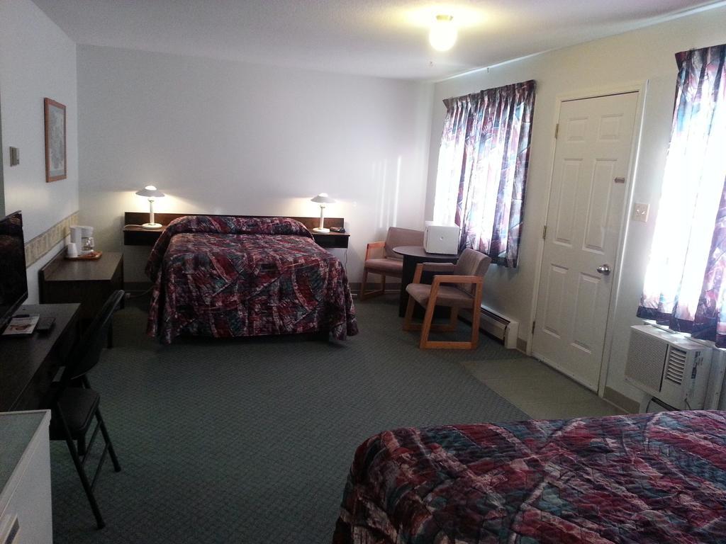 Park Motel Tisdale Room photo