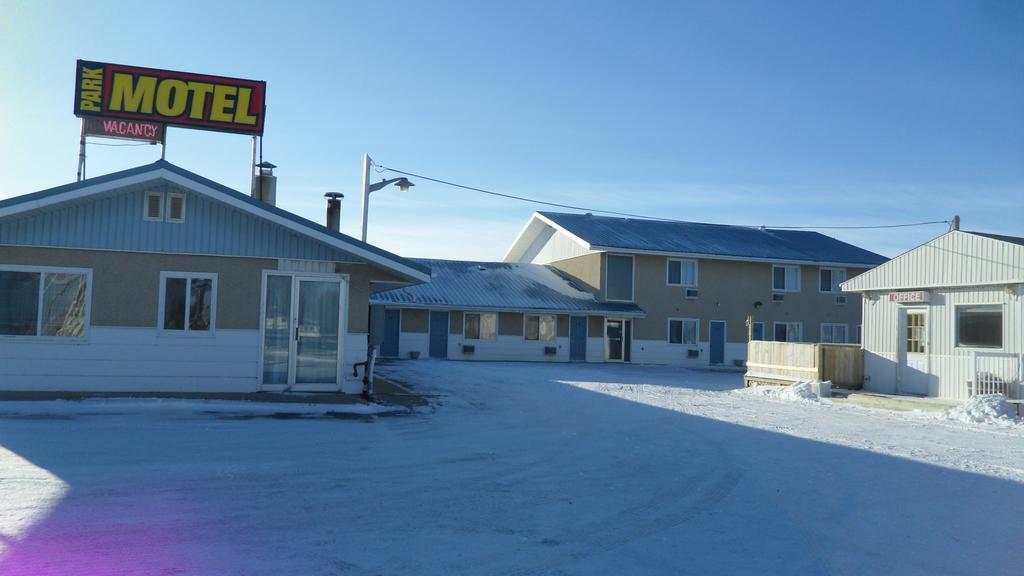 Park Motel Tisdale Exterior photo